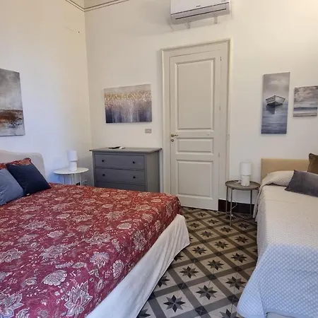 Apartment Le Dimore Del Corso Ad Acireale, Fra Catania, Taormina, Il Mare E L'etna Acireale